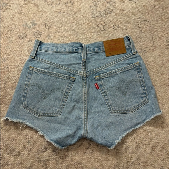 Levi’s 2in inseam denim ripped shorts (worn once) - Picture 4 of 4